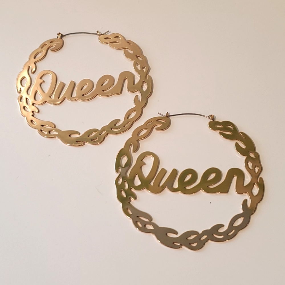 'QUEEN' within a circular design pierced goldtone statement piece Vegas party - Picture 3 of 5